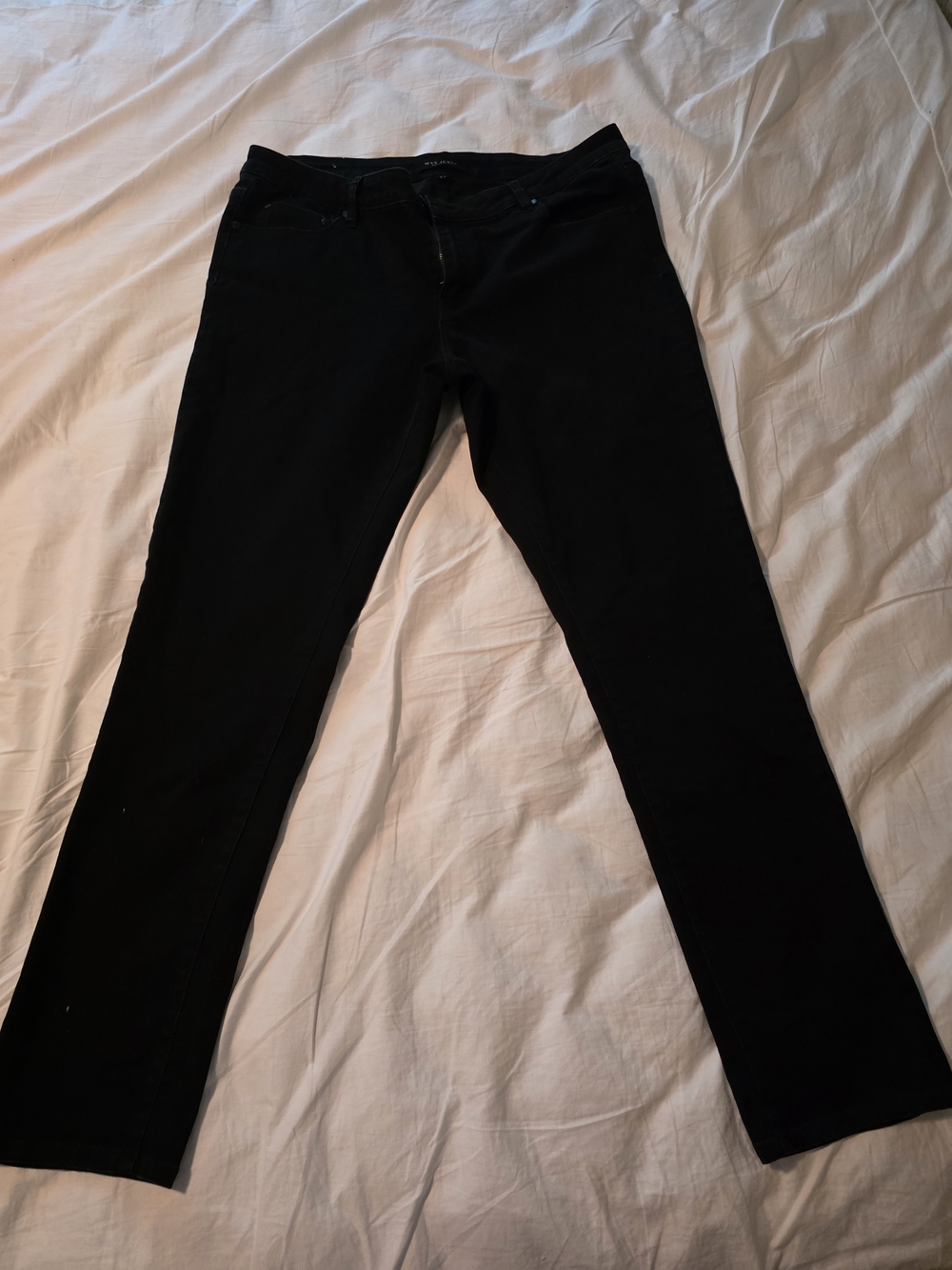 Max Jeans Women's Straight Leg Jeans in Black